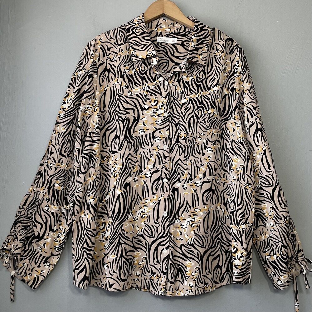 89th & Madison Size XL Ruched Sleeve Animal Print Safari Button Up Shirt Mobwife